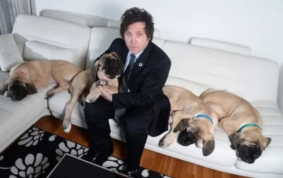 Milei-perros~2.jpg
