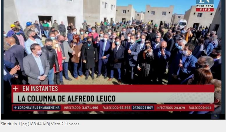 LOS PADRES A LA SALIDA DEL COLE........JPG
