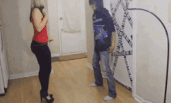 patada-en-los-testículos.gif