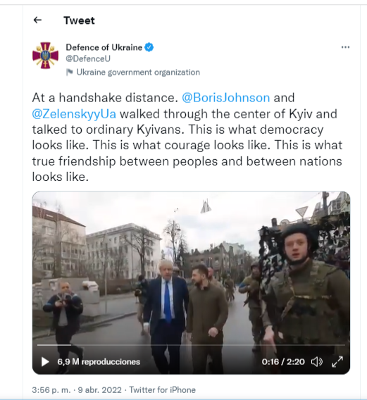 Boris Johnson con Zelensky por Kiev.png