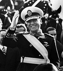 220px-Juan_Peron_con_banda_de_presidente.jpg