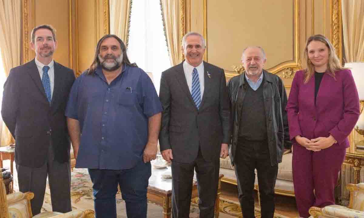 Embajador y diplomaticos de EE.UU con Baradel y Yasky.jpg