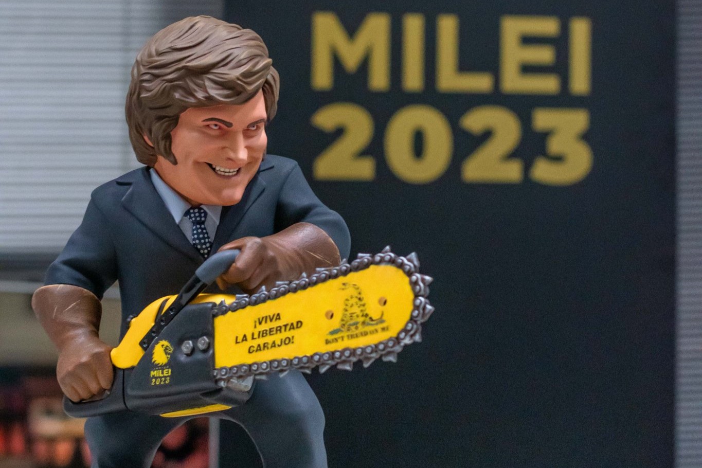 Milei-motosierra.jpg
