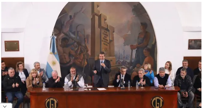VERSIÓN2 MAMERTO CON HUMOMASSA.png