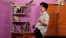 Que manera de romper la......gif