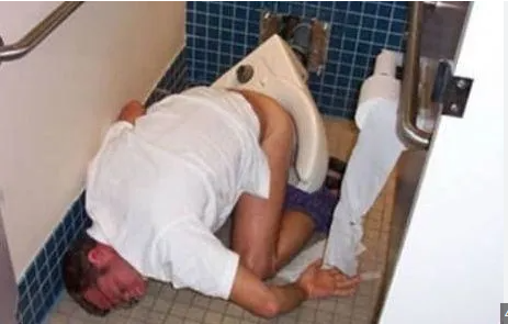 Termolitano en un baño público.png