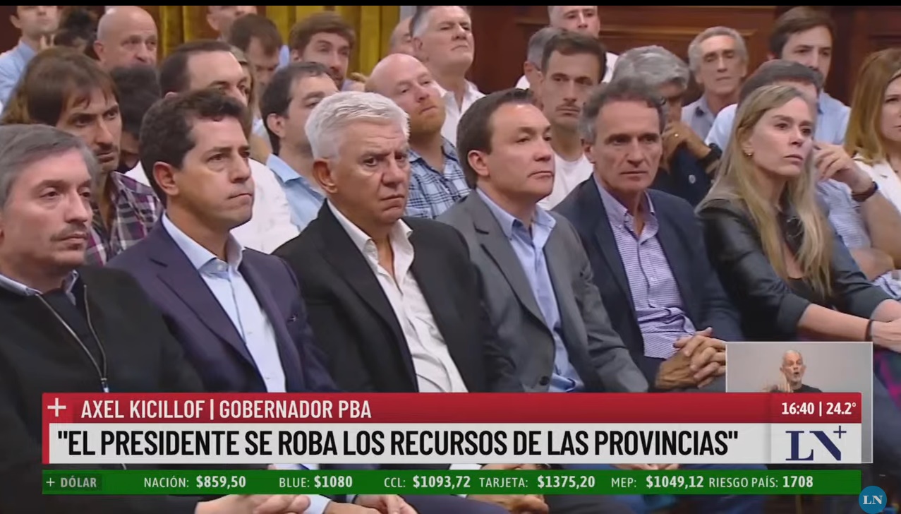Caras y Caretas.jpg