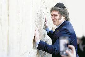Milei muro de los lamentos.jpg